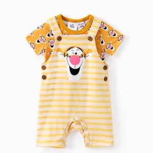 Disney Winnie The Pooh baby 2pcs Character All-over Print Tee With Overall Set